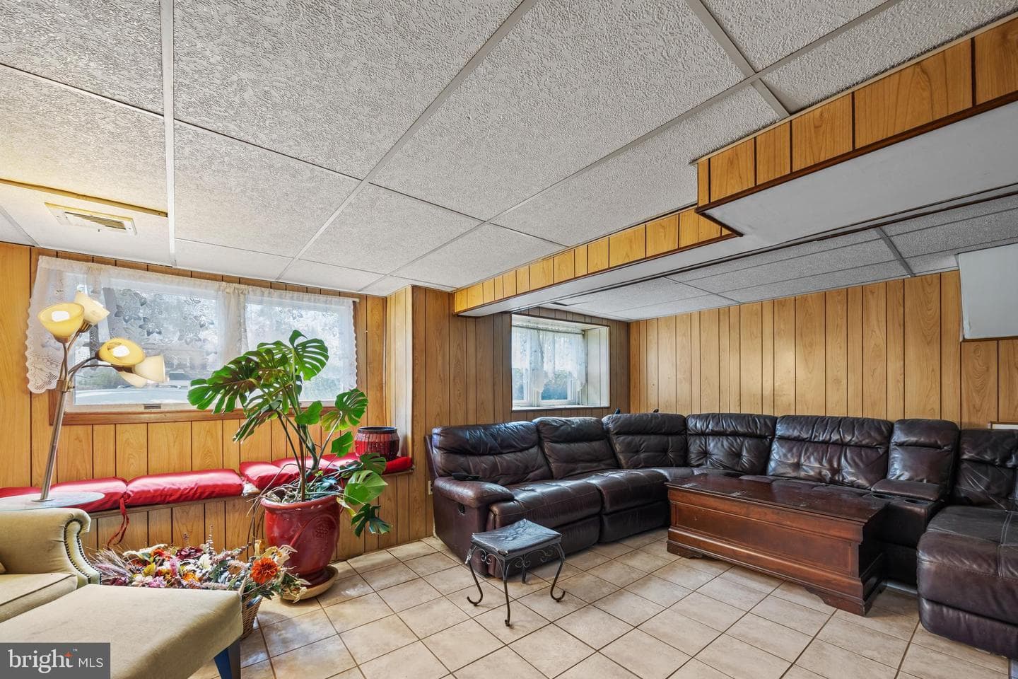 1023 Victoria Road photo 18