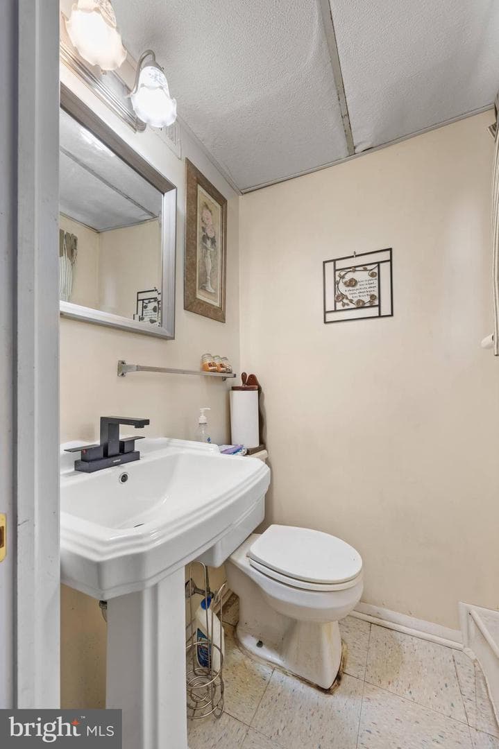 1023 Victoria Road photo 21