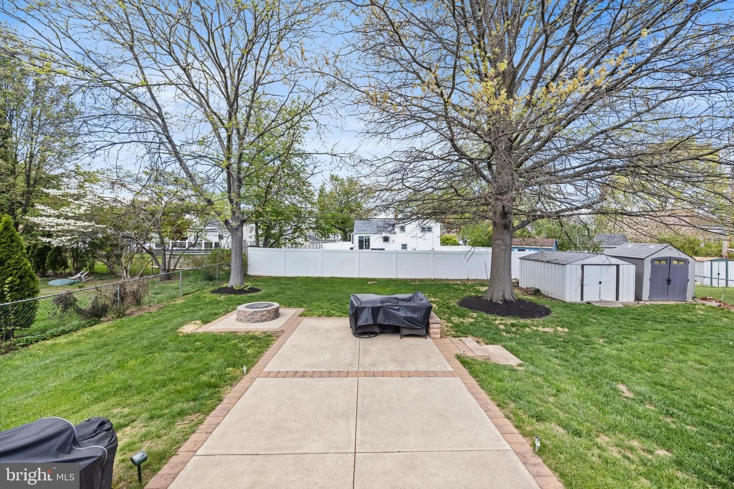 1023 Victoria Road photo 25