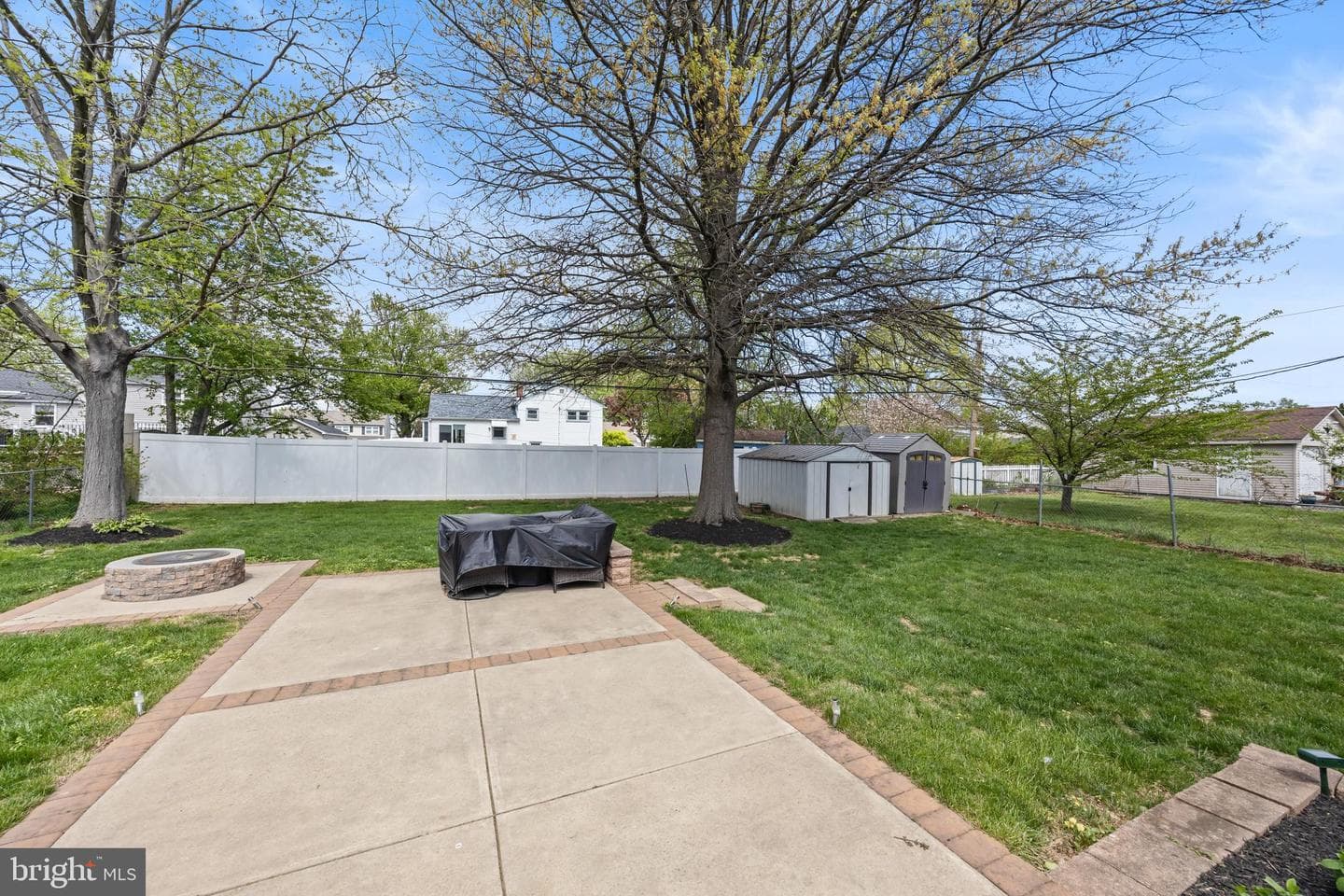 1023 Victoria Road photo 26