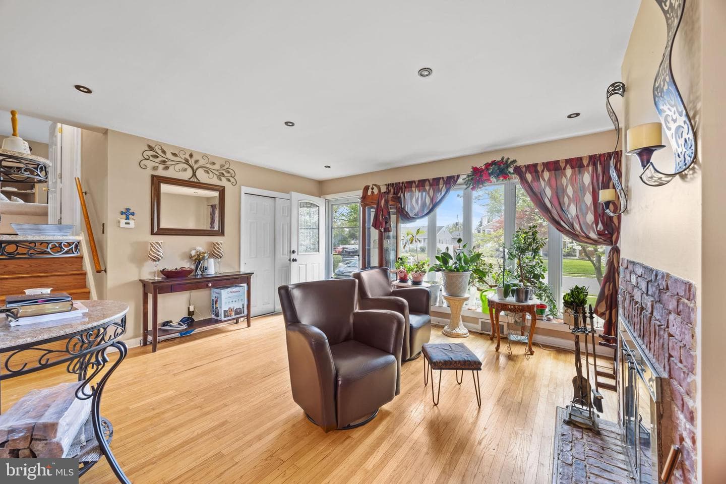 1023 Victoria Road photo 4