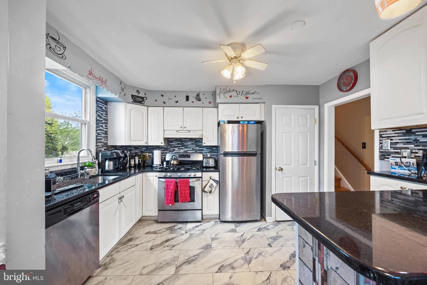 1023 Victoria Road photo 8