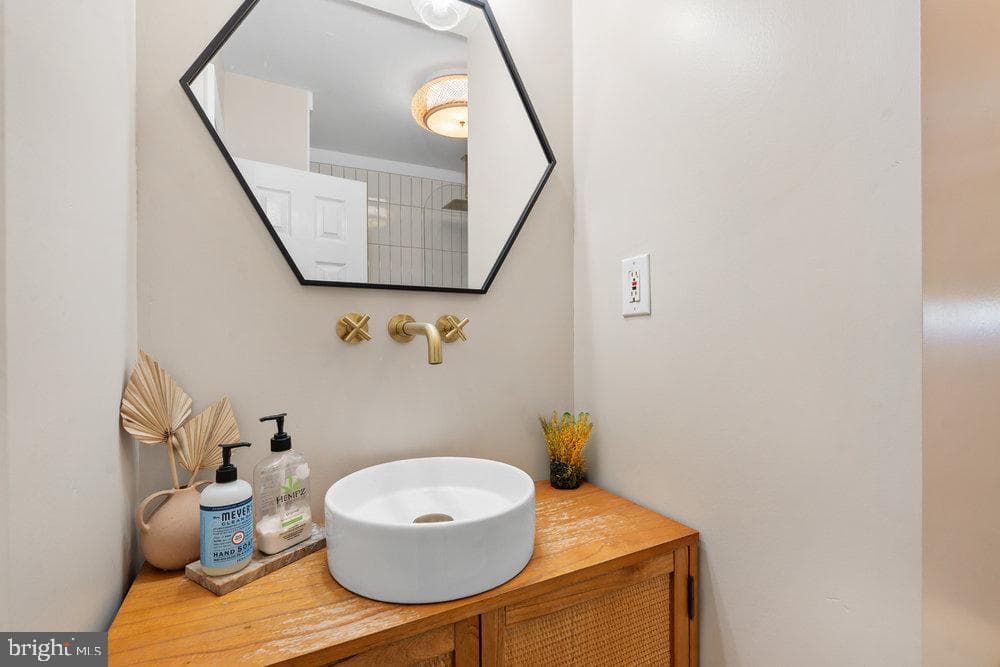 1304 Woodbine Avenue photo 14