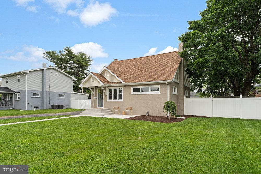 1304 Woodbine Avenue photo 2