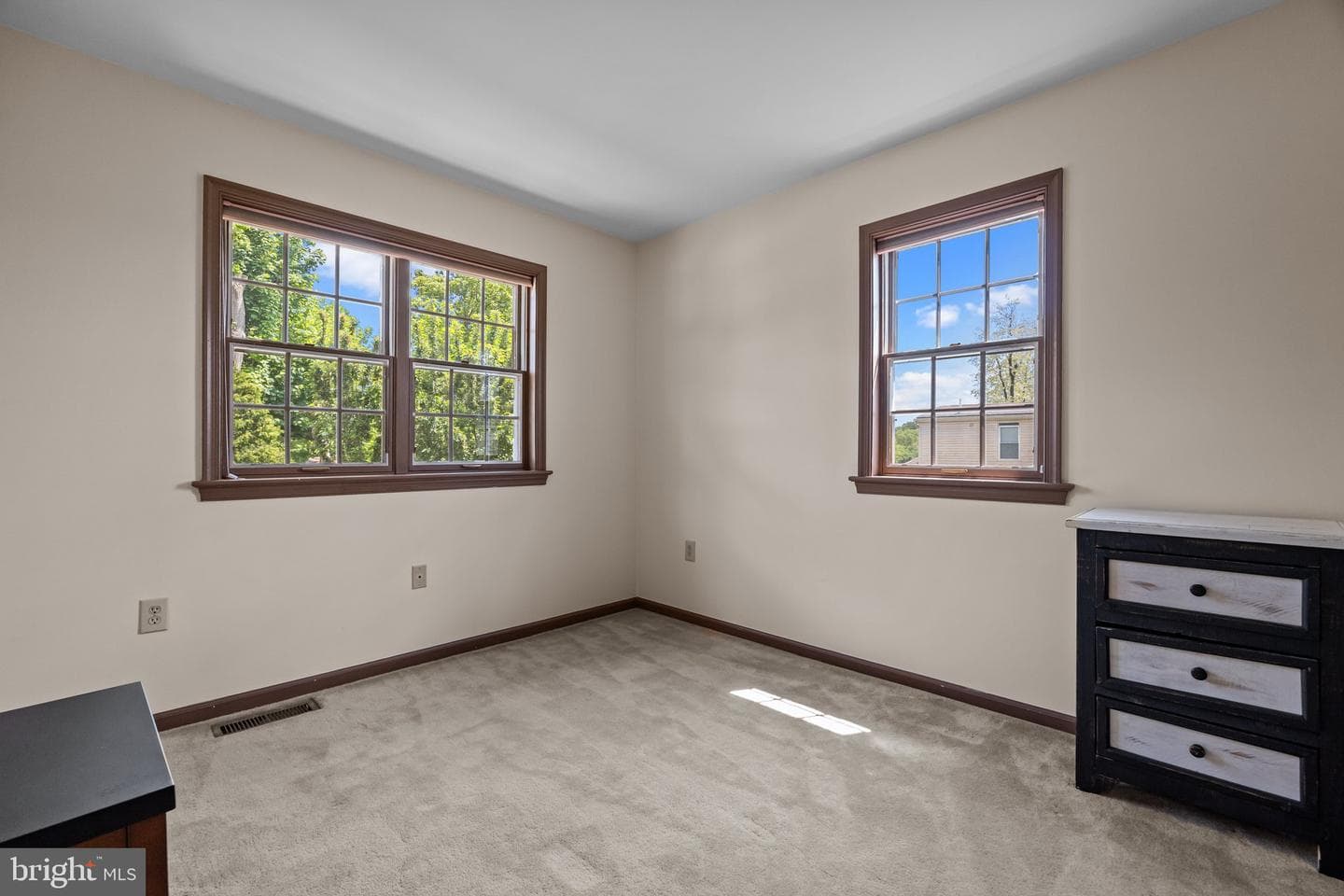 359 Cedar Avenue photo 25
