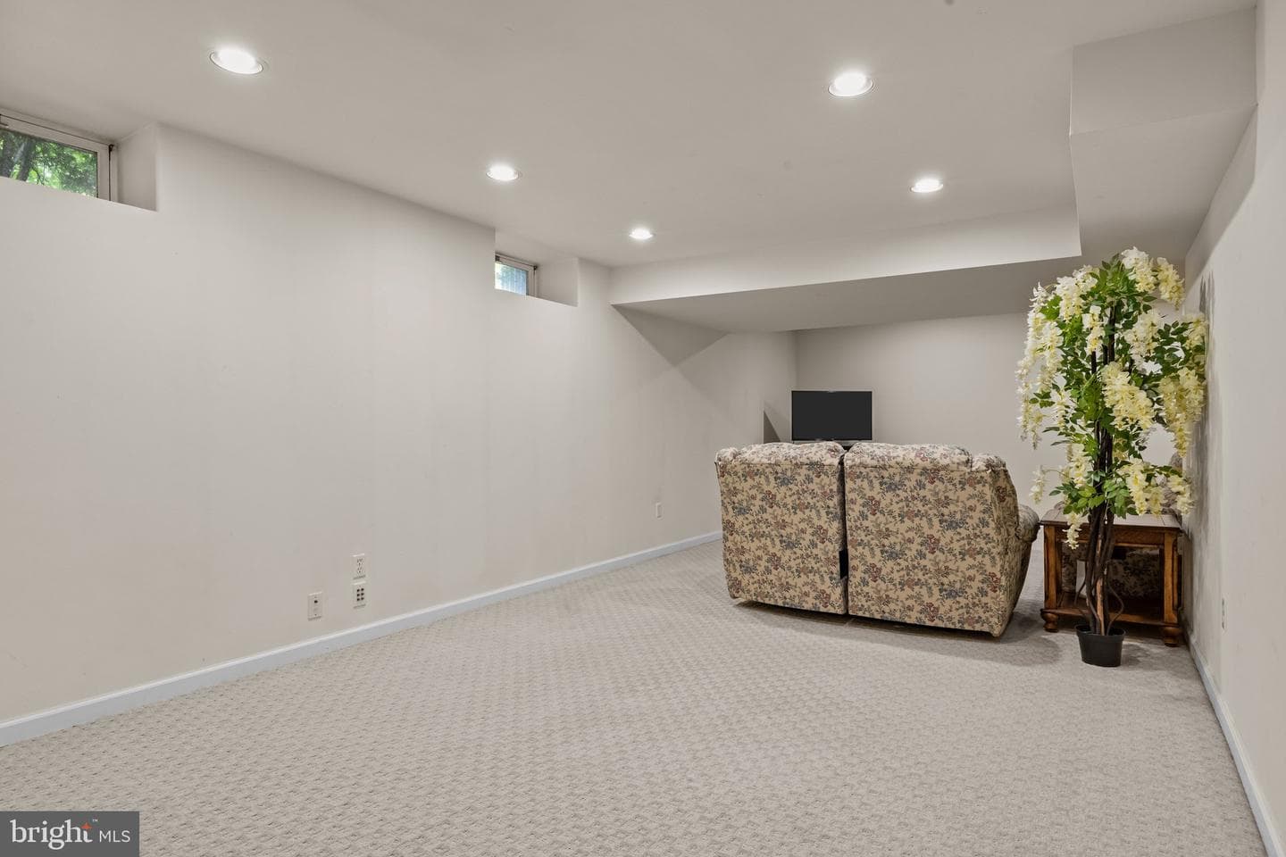 359 Cedar Avenue photo 32