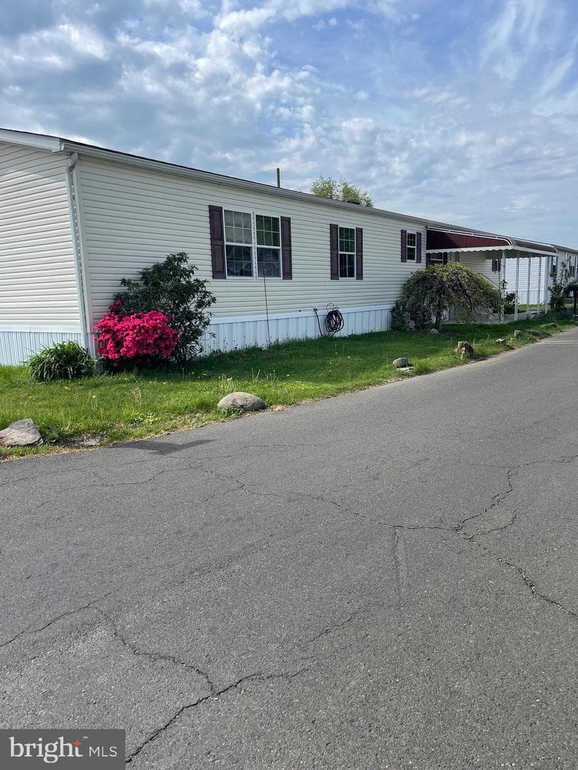 3549 Iris Avenue photo 2