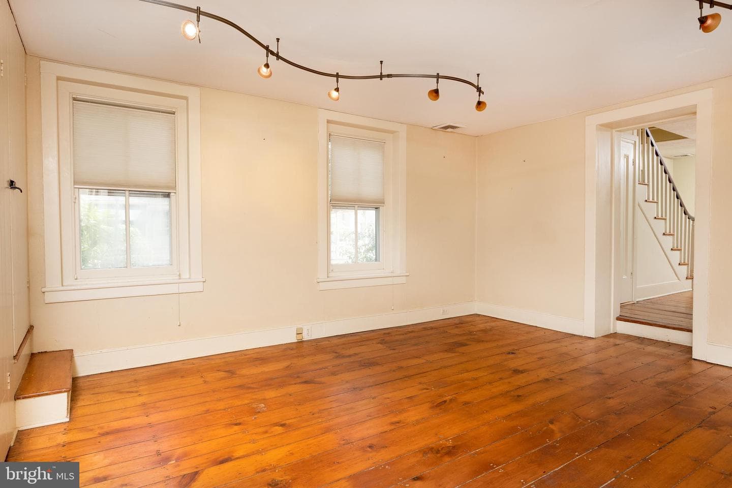 69 E Oakland Avenue photo 15