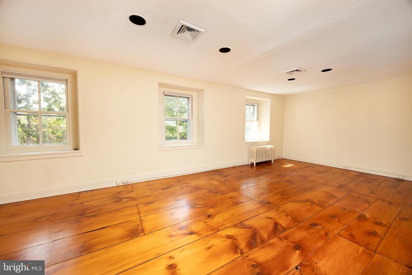 69 E Oakland Avenue photo 18