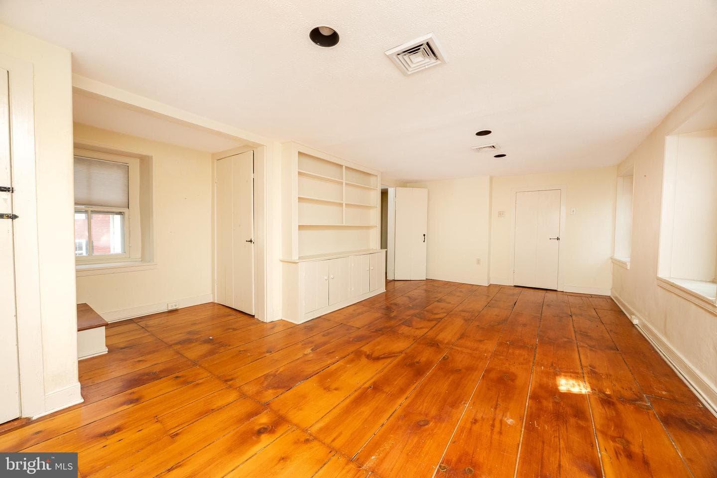 69 E Oakland Avenue photo 19