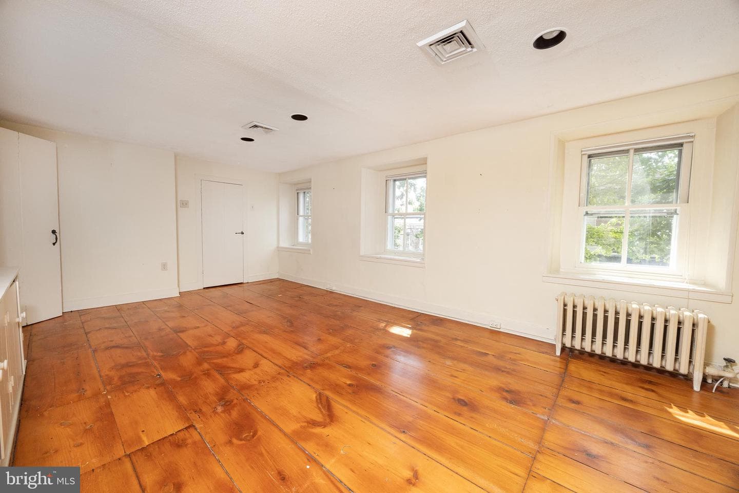 69 E Oakland Avenue photo 21