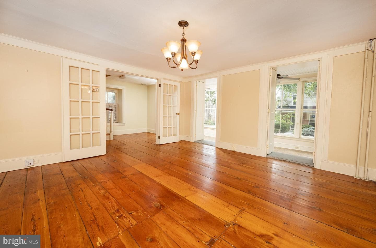 69 E Oakland Avenue photo 9