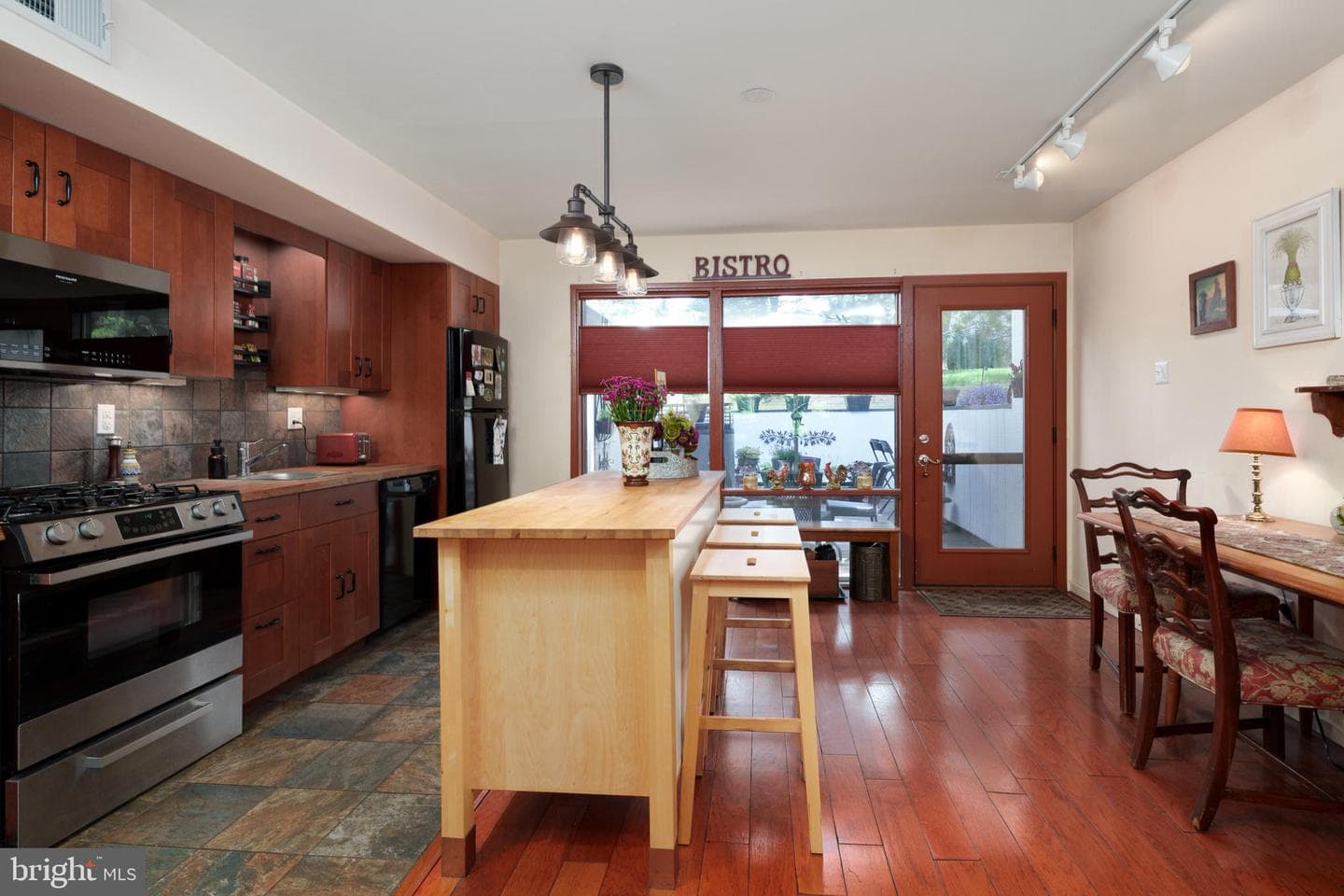 4 Arden Way photo 5