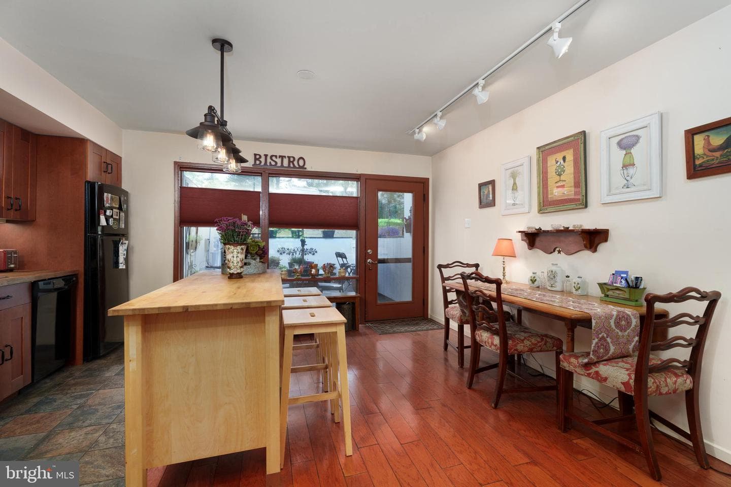 4 Arden Way photo 6