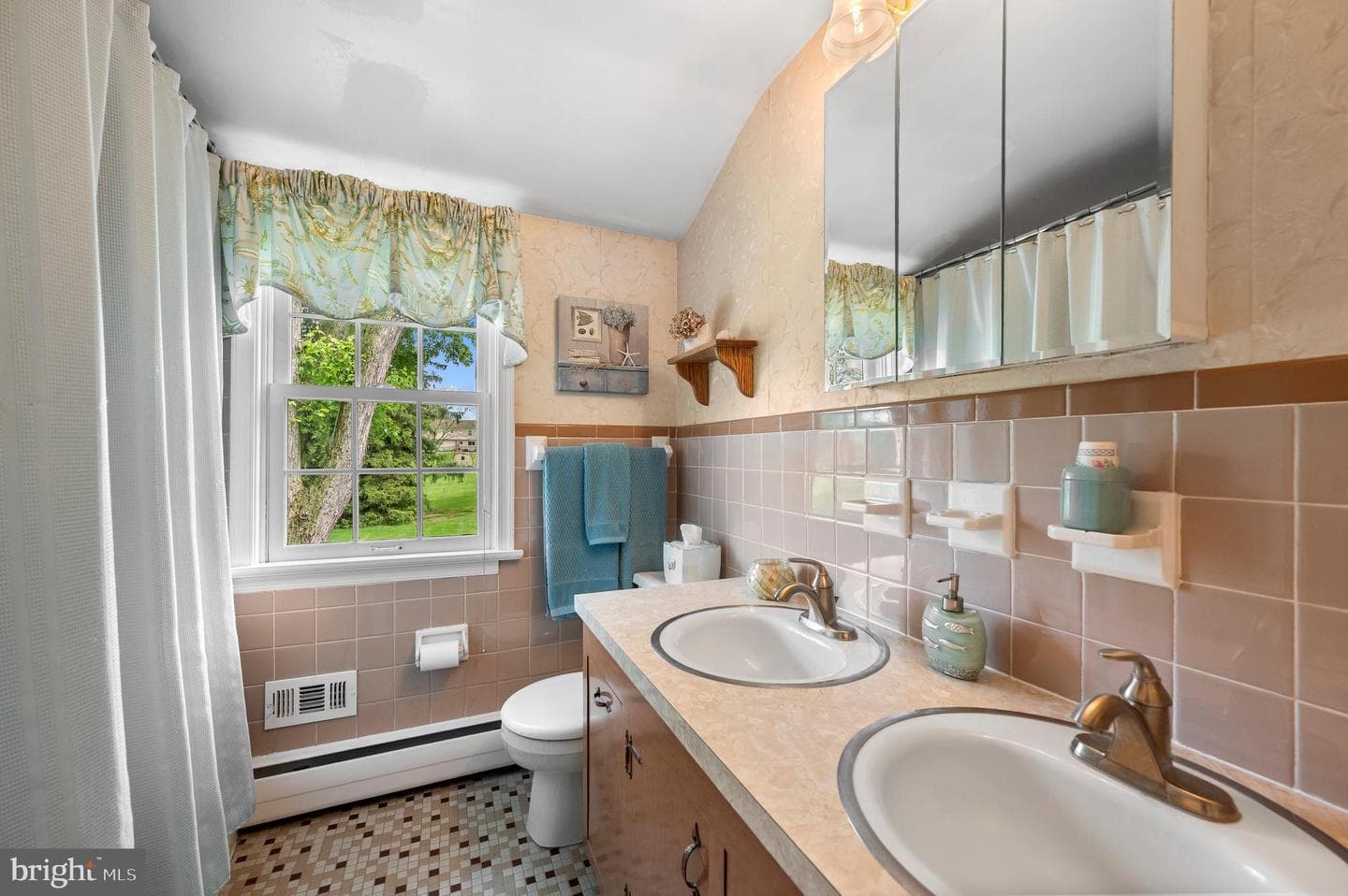 389 Hatboro Road photo 25