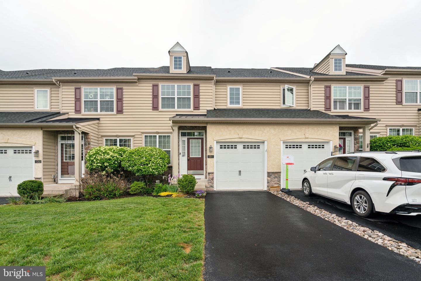 3264 Brookside Drive photo 3
