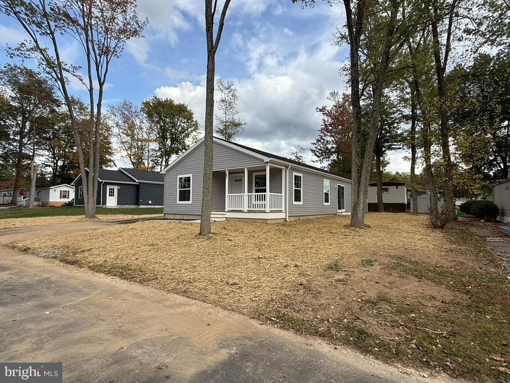 197 Spring Lane photo 2