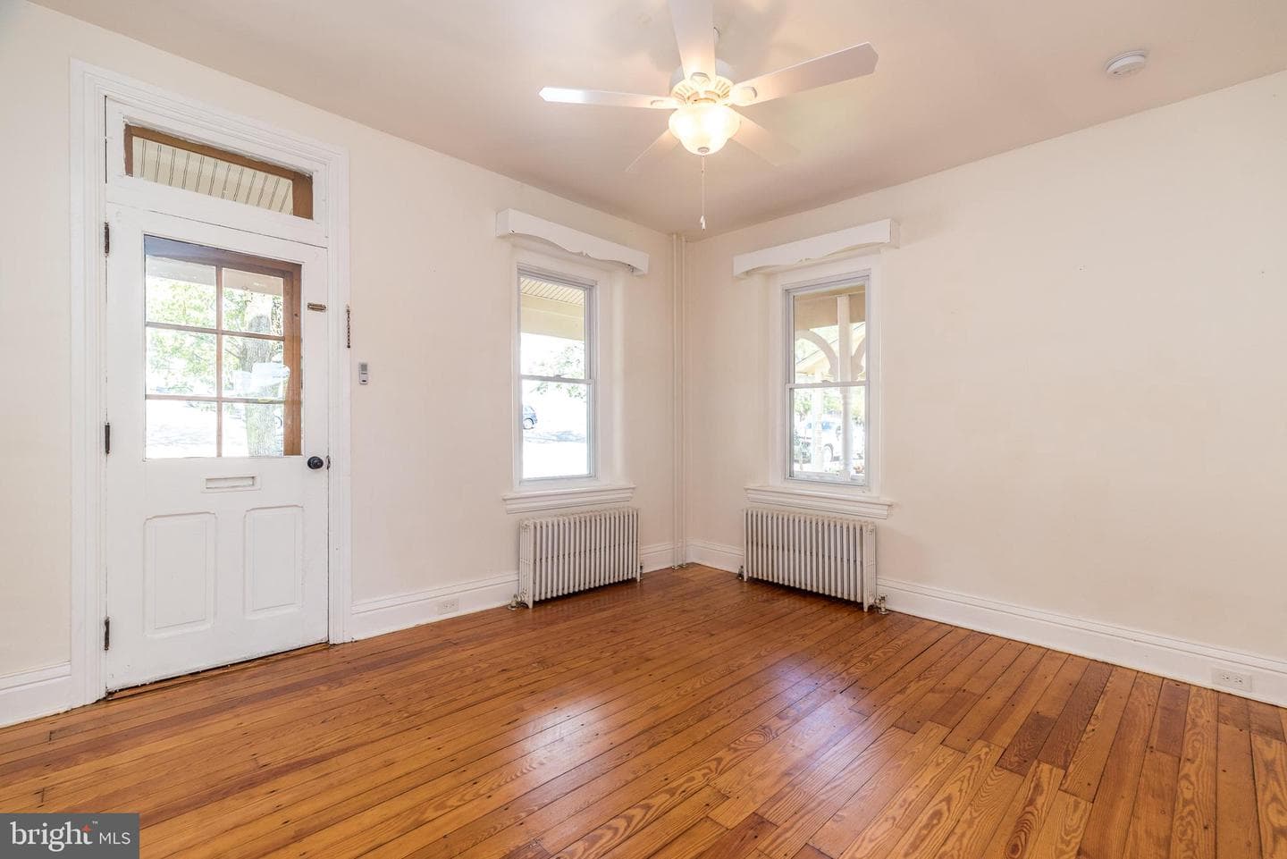 616 W Walnut Street photo 11