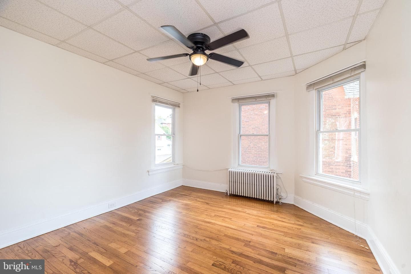 616 W Walnut Street photo 17