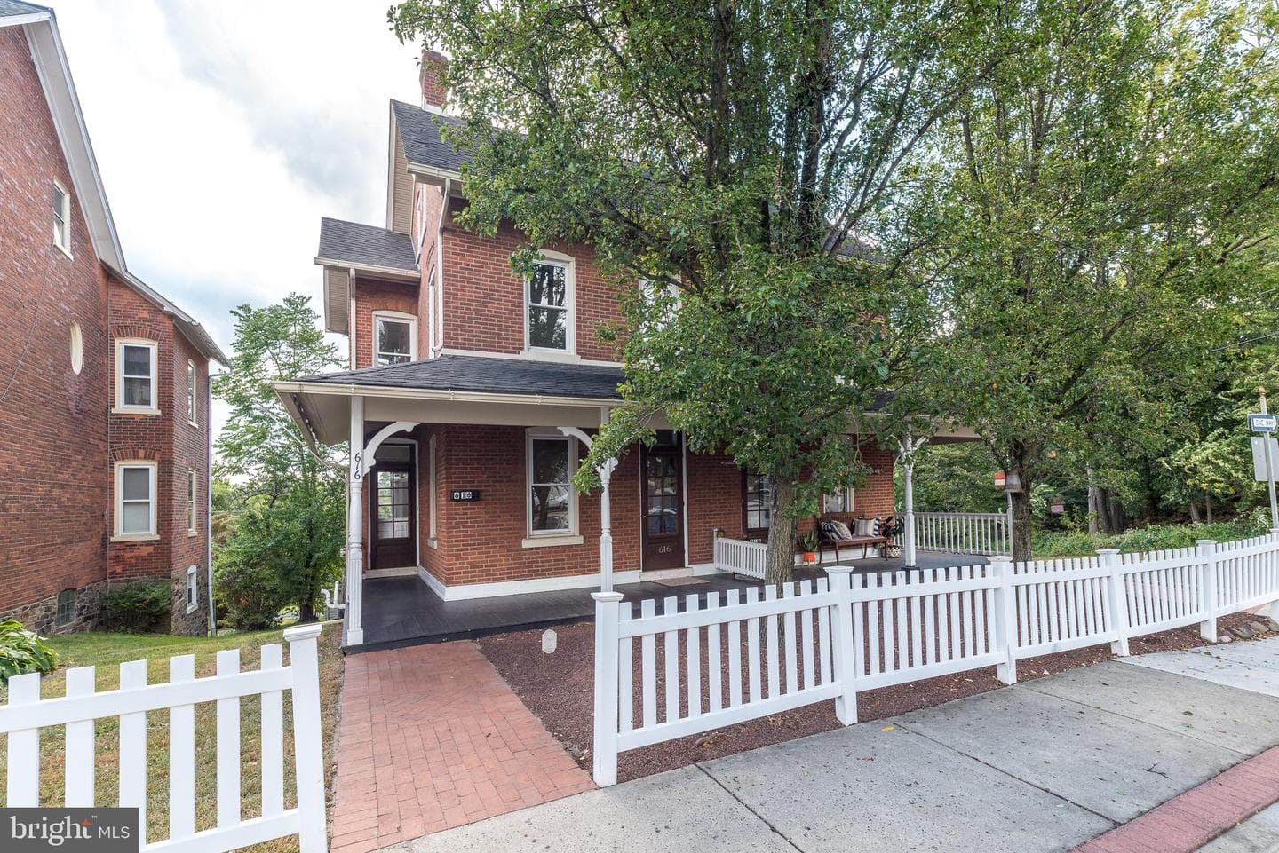 616 W Walnut Street photo 43