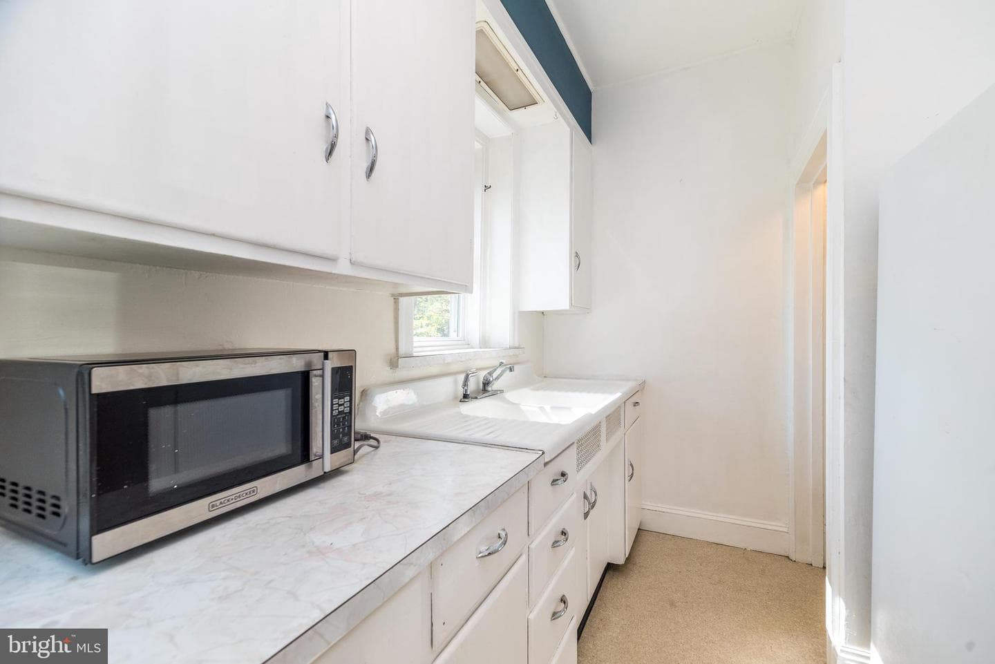 616 W Walnut Street photo 8