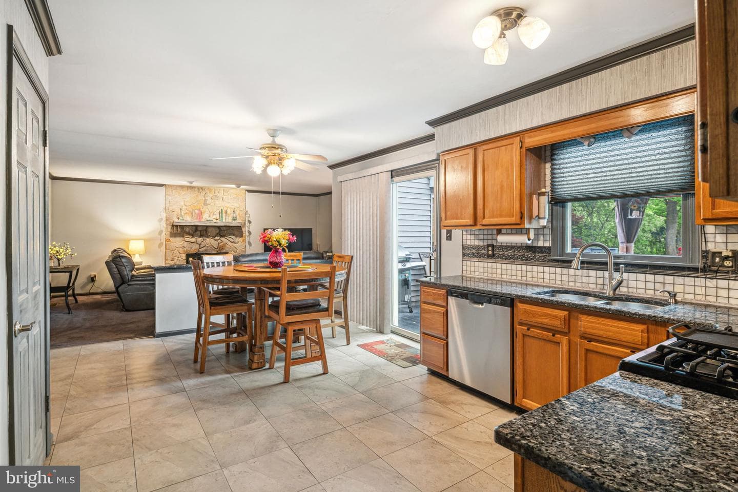 617 Highpointe Circle photo 7