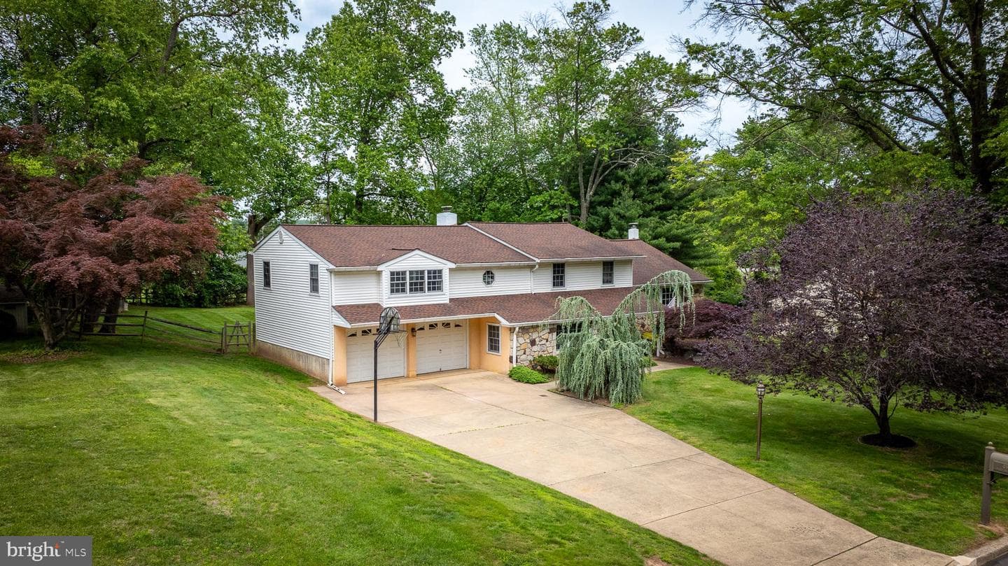 496 Holly Knoll Dr photo 2