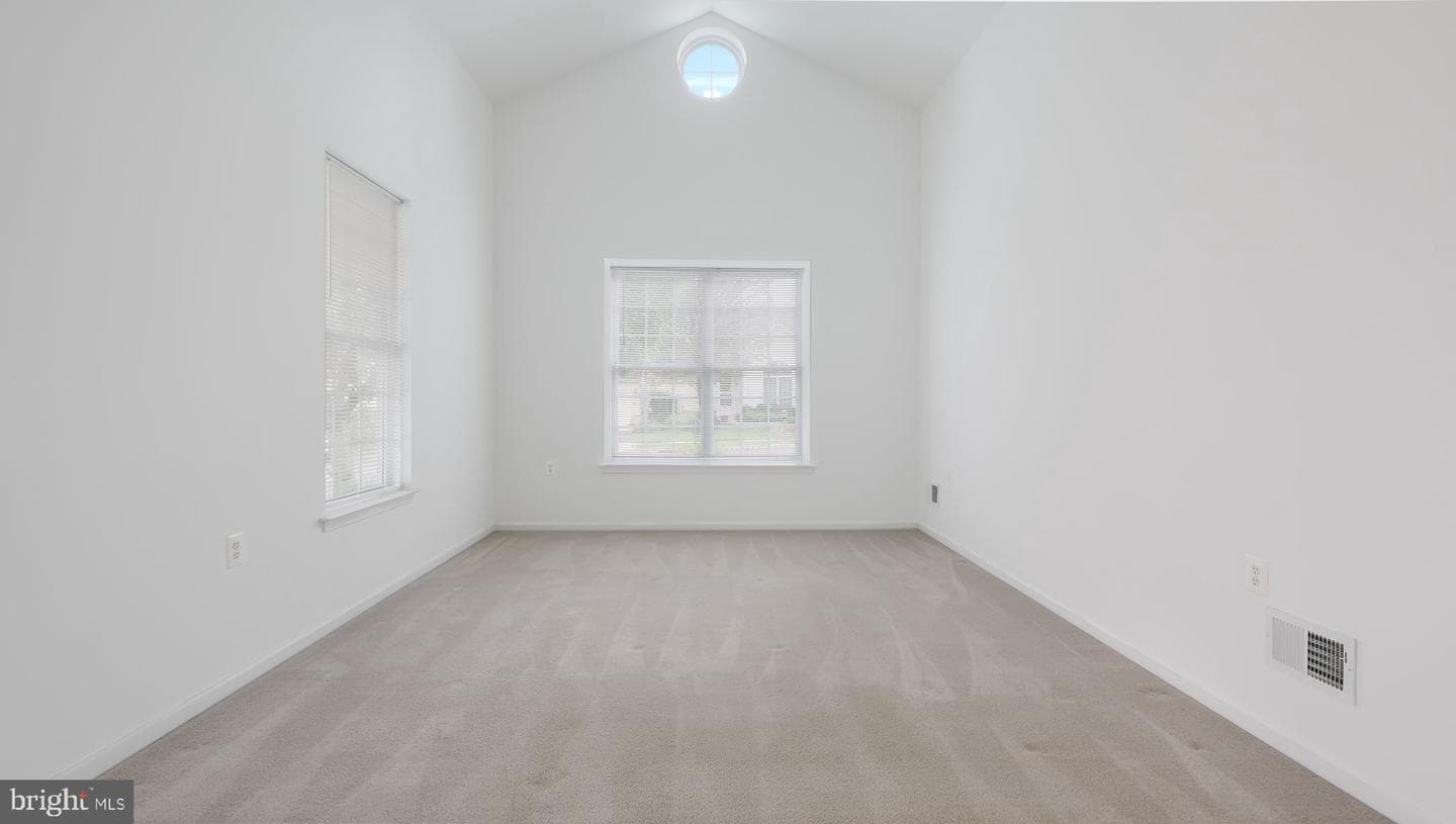926 Laurens Lane photo 4