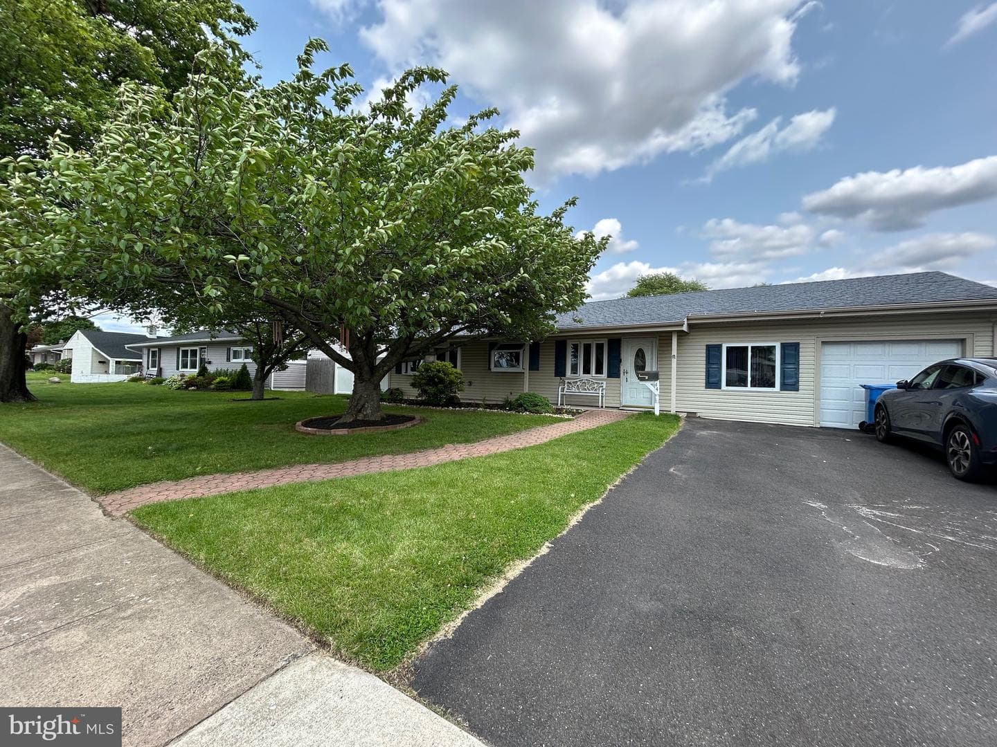 44 Sugarmaple Lane photo 2