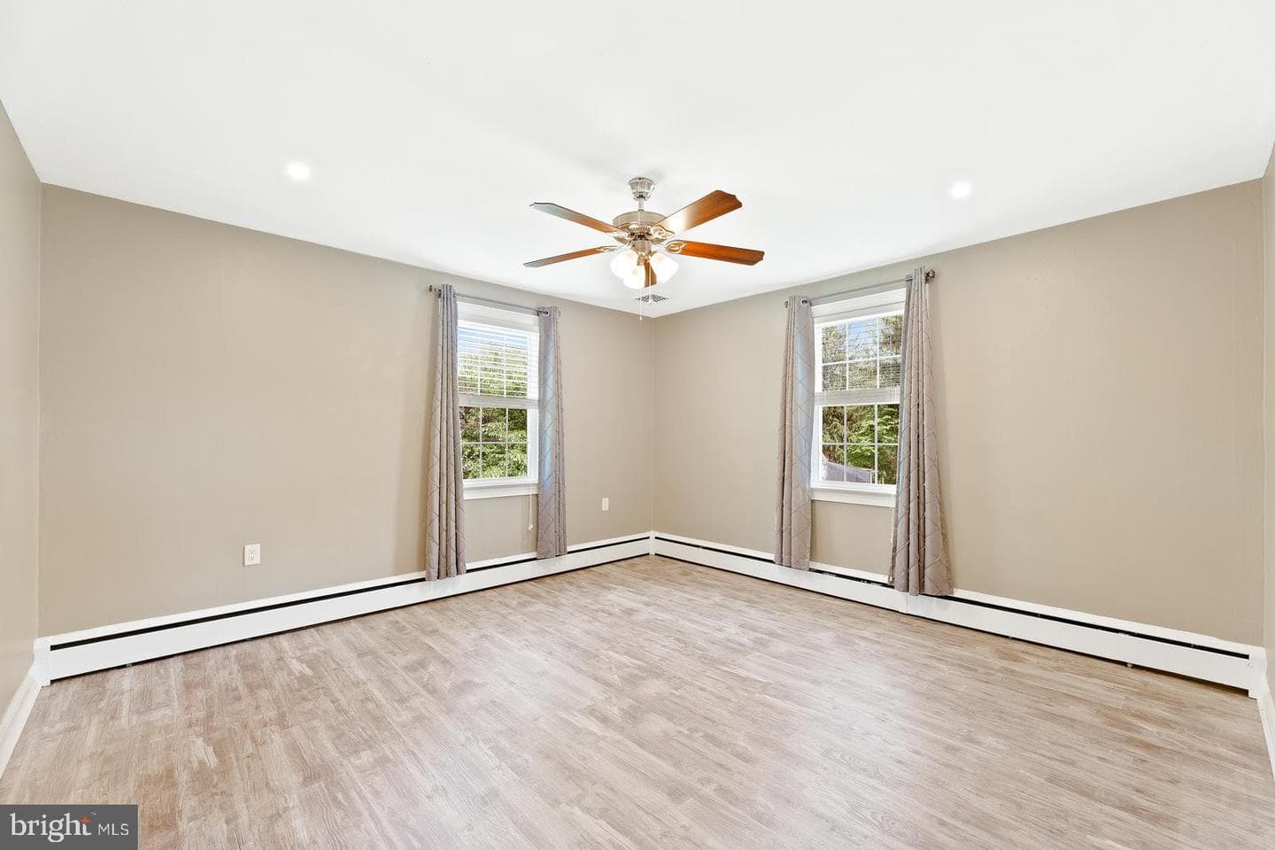 221 Brookside Drive photo 16