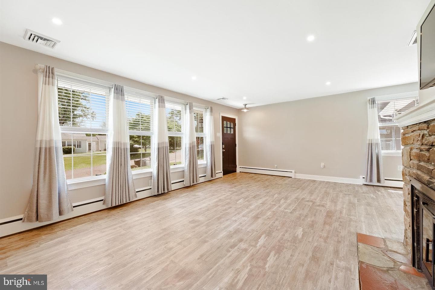 221 Brookside Drive photo 5