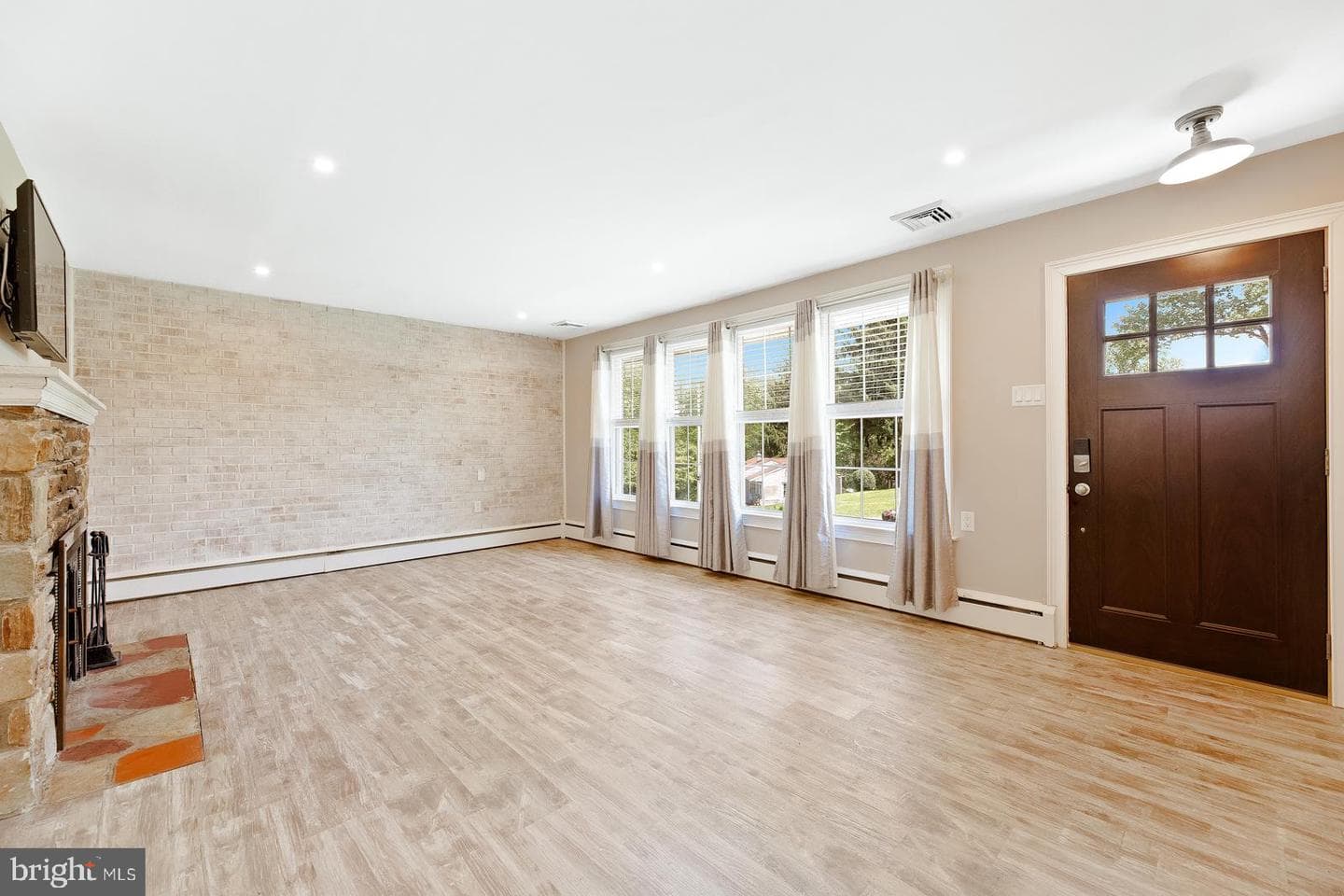 221 Brookside Drive photo 8