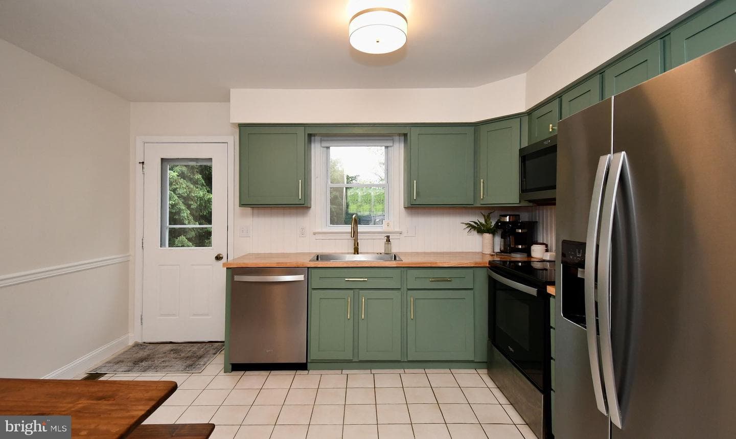 16 Grove Circle photo 13
