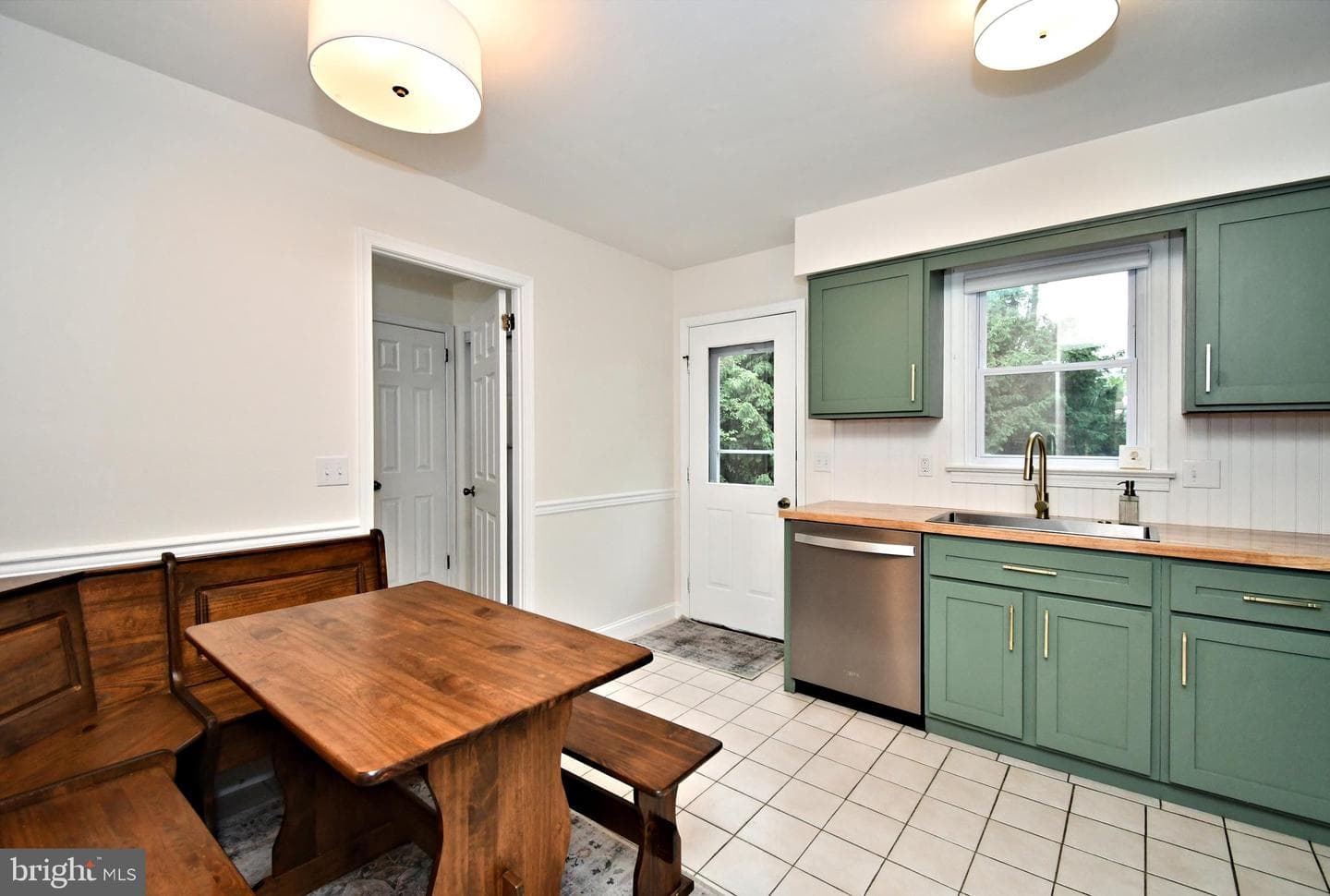 16 Grove Circle photo 14