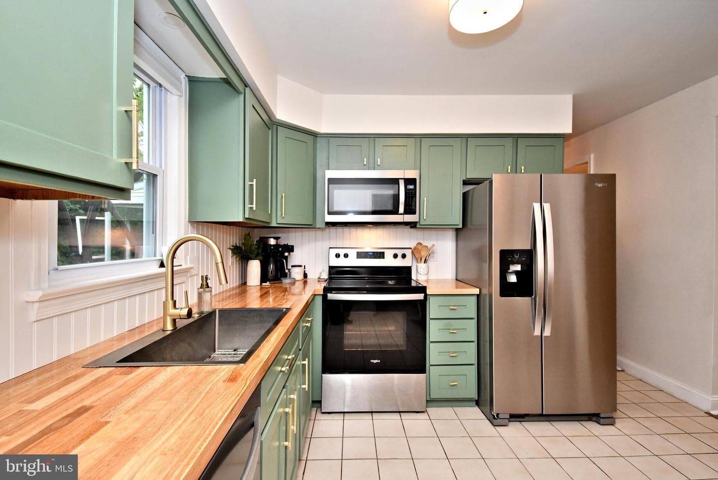 16 Grove Circle photo 18