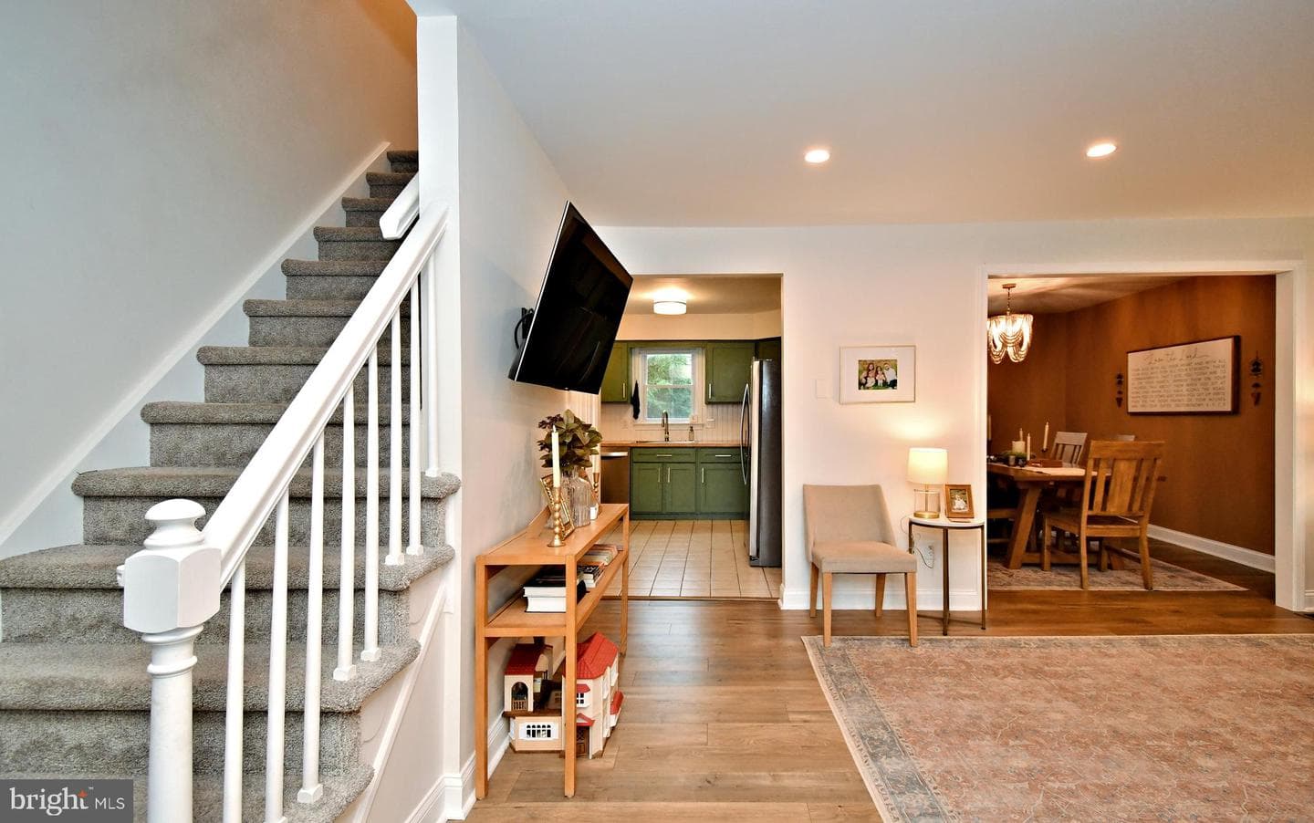 16 Grove Circle photo 3