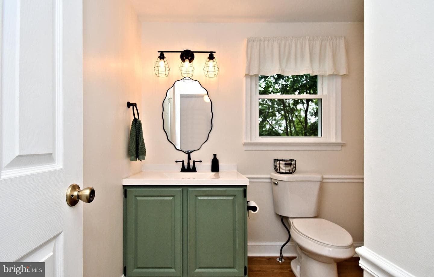 16 Grove Circle photo 38