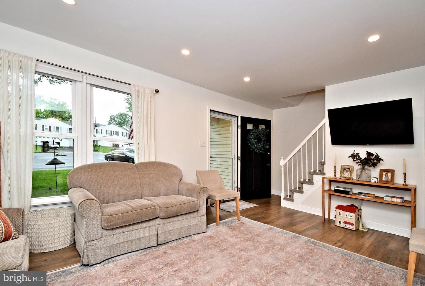 16 Grove Circle photo 6