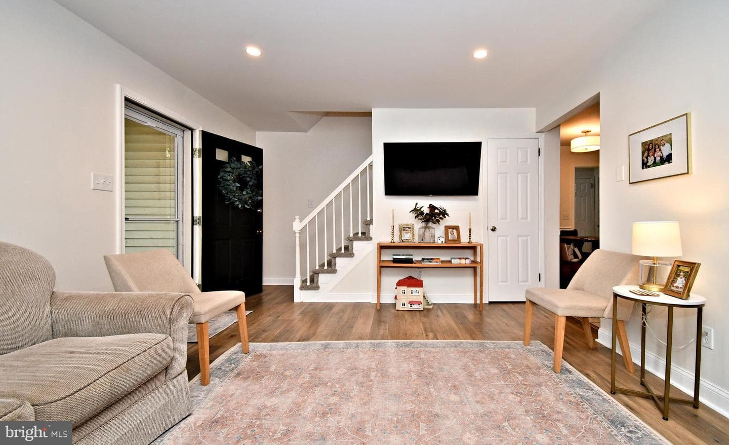16 Grove Circle photo 8