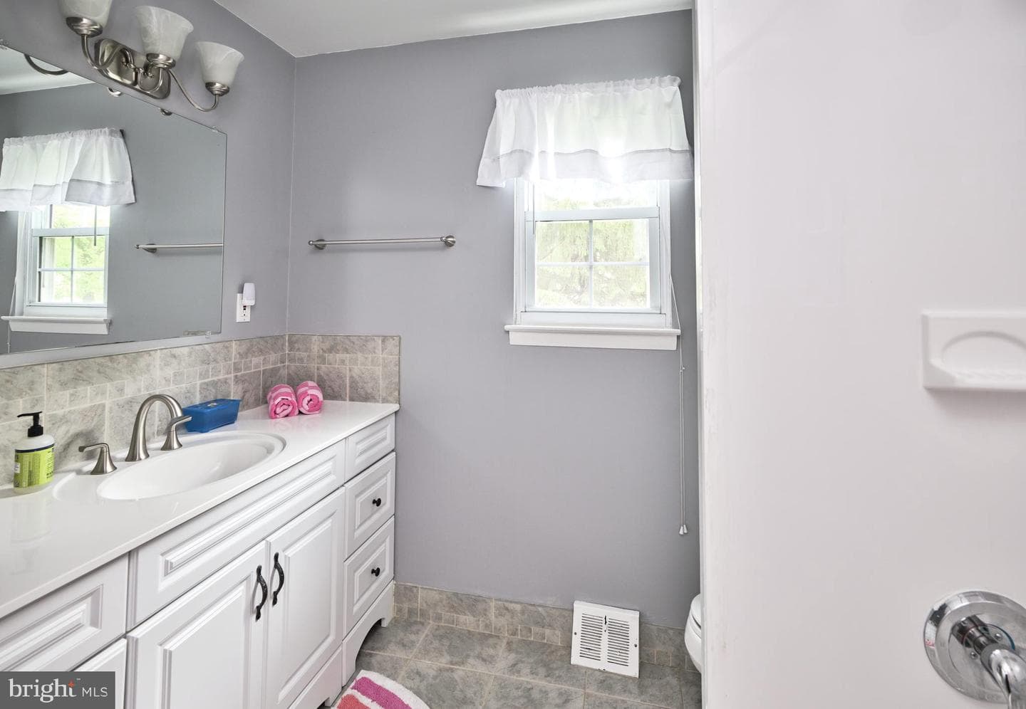 408 W Bristol Road photo 22