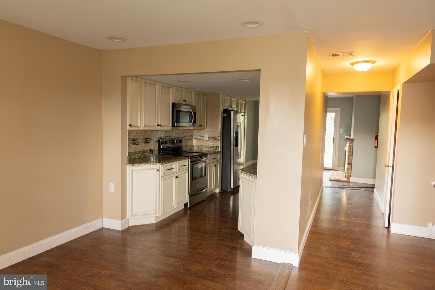 1217 Suzann Drive photo 2