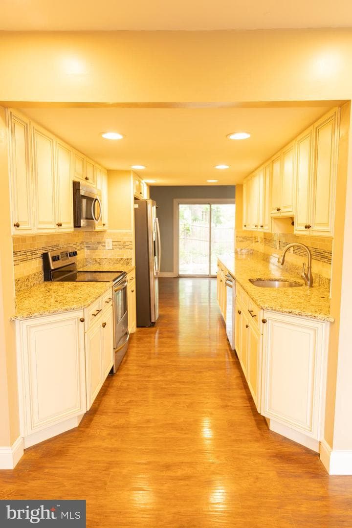 1217 Suzann Drive photo 3