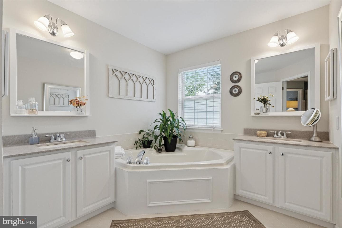 1004 Canter Circle photo 15