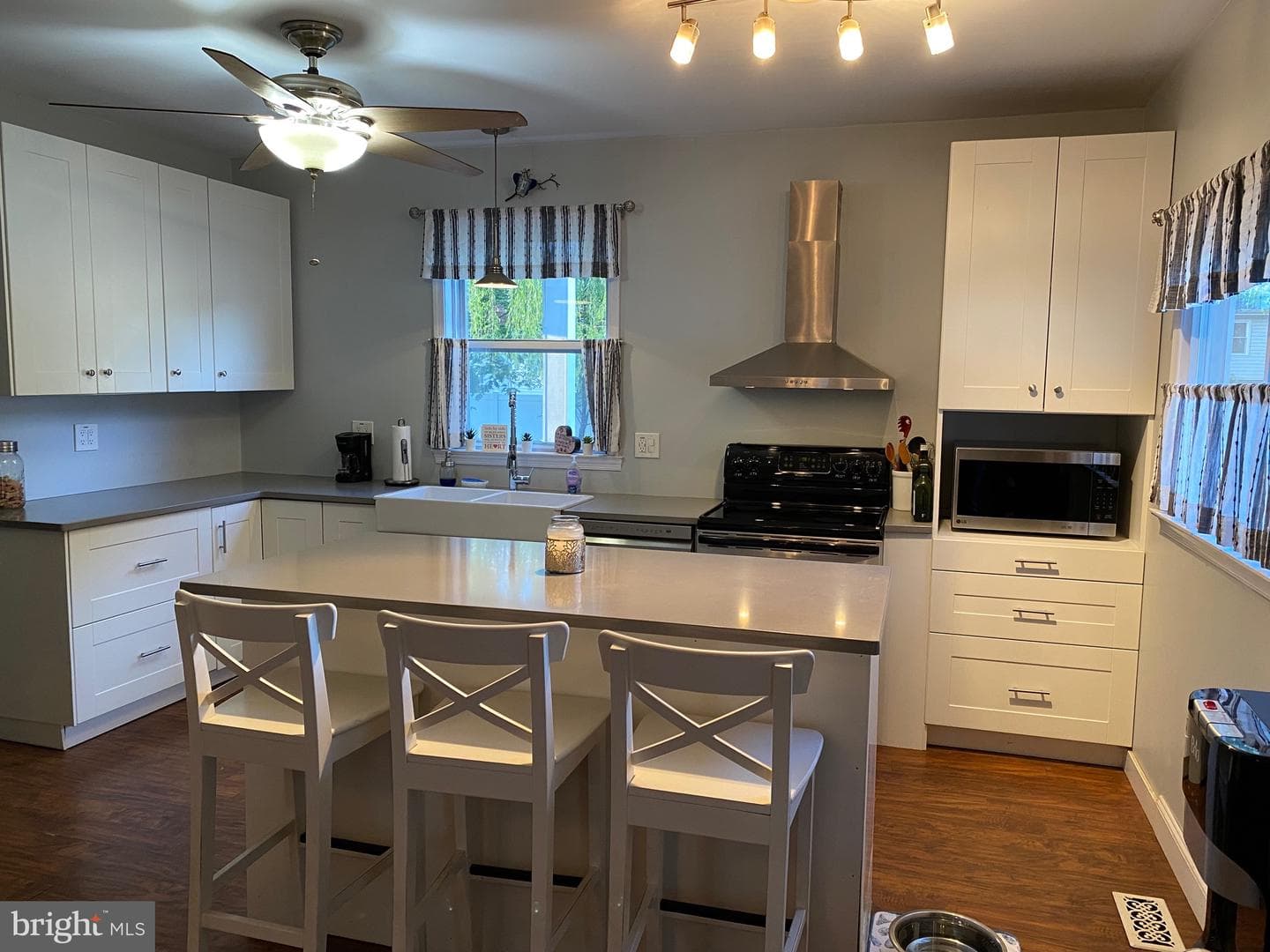 530 Avenue B photo 10