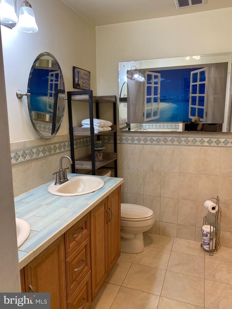 530 Avenue B photo 20