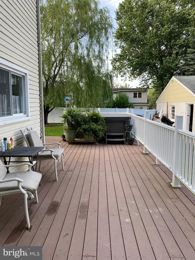 530 Avenue B photo 27