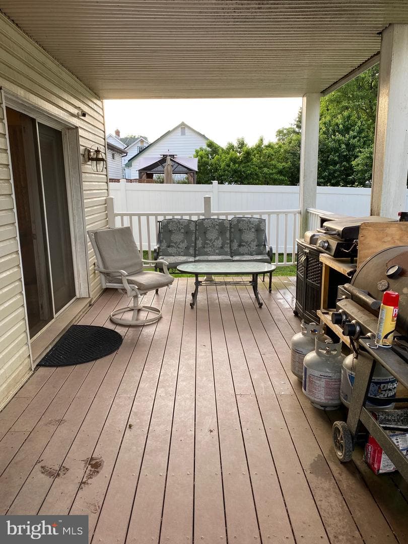 530 Avenue B photo 28