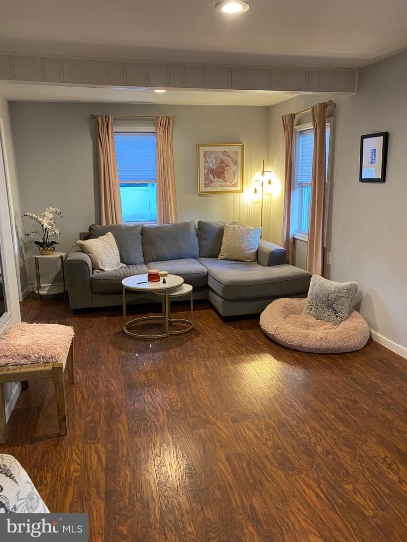 530 Avenue B photo 4