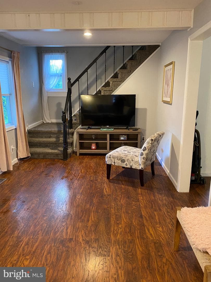 530 Avenue B photo 7