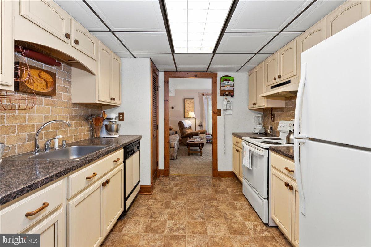 14 Providence Avenue photo 6